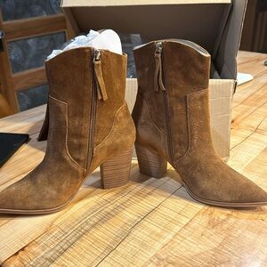 New in Box-Steve Madden Janetta Brown Suede booties- women’s size 8